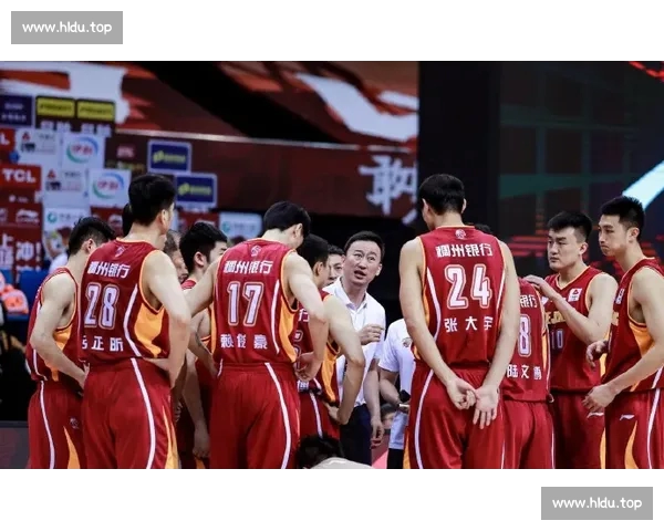 篮球激战：最终比分揭晓，焦点对决与精彩瞬间回顾